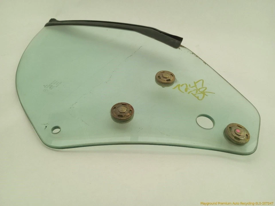 三菱 Eclipse Spyder 乘客右后四分之一通风玻璃 2001 - 2005 01 — 第 4/4 张图片