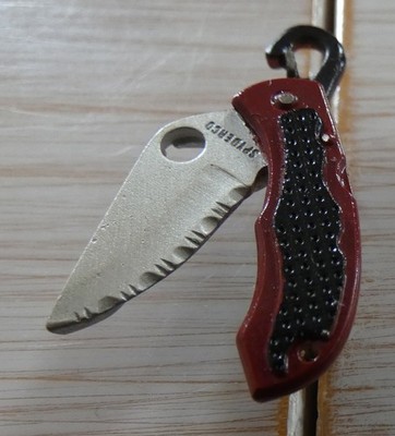SELTENES SCHÖNES PIN'S MESSER RELIEF 3,30 CM LANG DOPPELBEFESTIGUNG