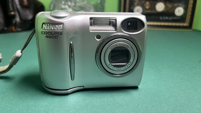 Nikon Coolpix 4600 Silver 1.8