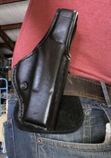 Safariland 528-83 Glock 17 19 22 23 Black Leather Concealment Holster RH