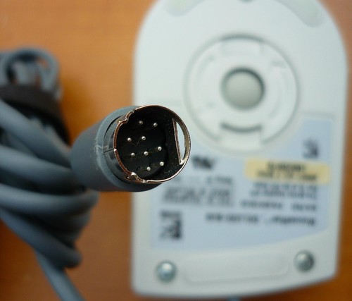 Vintage Logitech Mouse Man Deluxe Bus M-PK32 Mechanical Ball Mouse *UNTESTED* - Picture 6 of 6