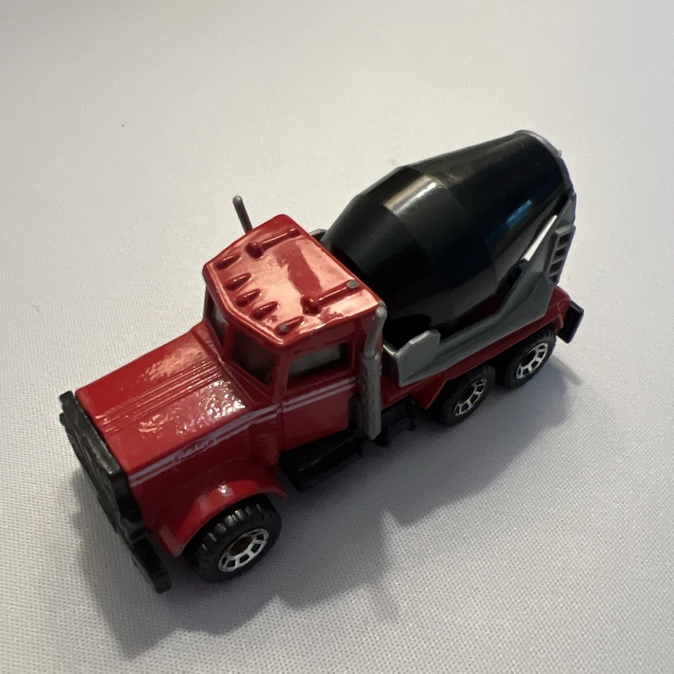1981 Matchbox PETERBILT Cement Truck ~ 1:80 Scale ~ China - Image 2 of 3