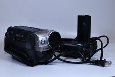 Canon Camcorder ES190 8mm NTSC Silver 22x Optical 440x Digital Zoom TESTED WORKS