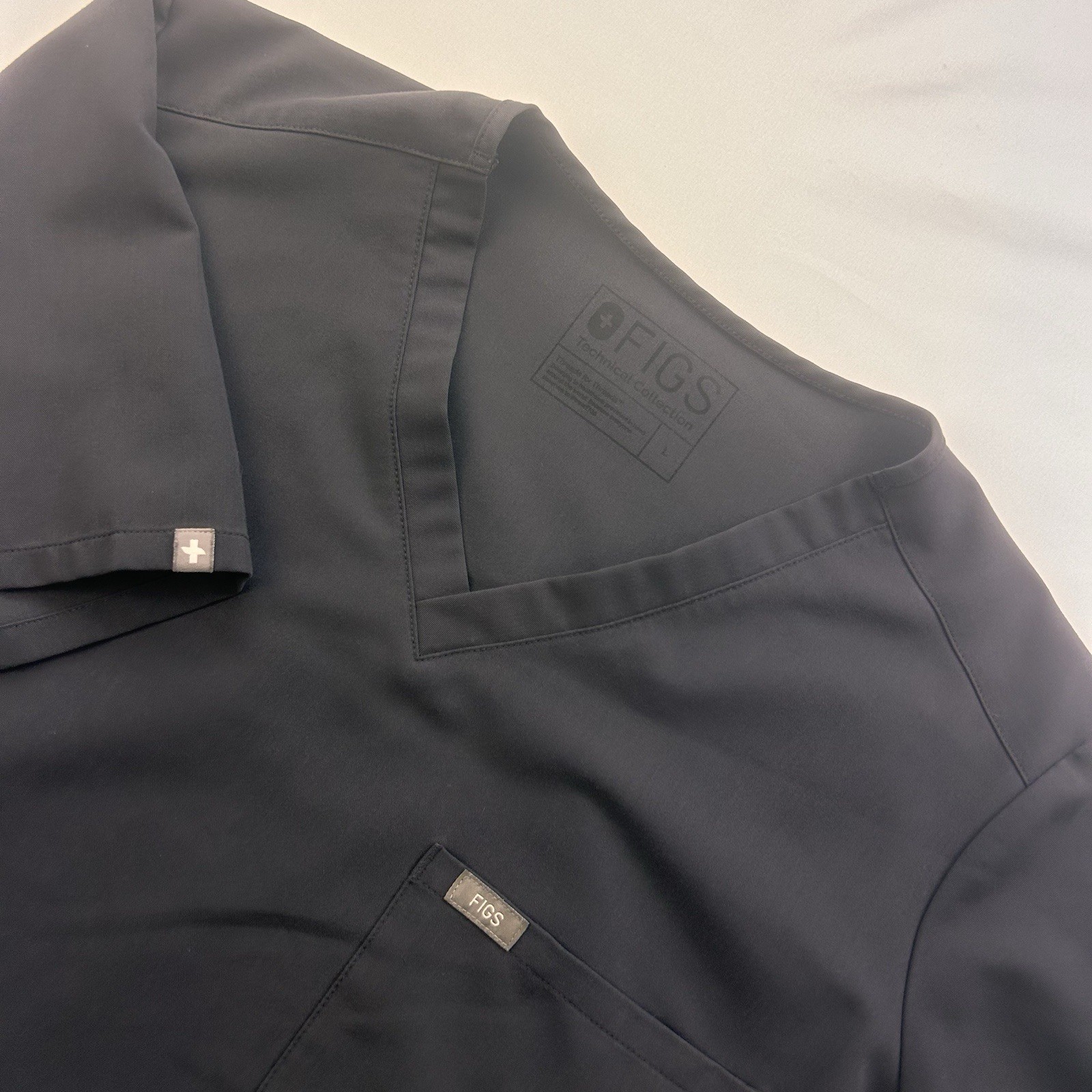 Figs Men Solid Grey Polyester Short Sleeve Top Sc… - image 1