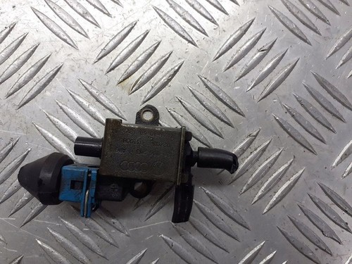 Volkswagen PASSAT B5.5 2001 Benzin 142kW Turbolader Druckwandler Magnetventil