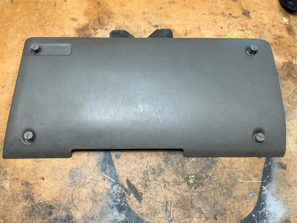 Крышка коленного валика предохранителя для нижней панели приборной панели водителя Ford F-250 F-350 от оригинального производителя - Изображение 2 из 4