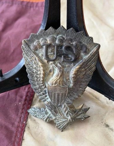 Civil War Union U.S. Jeff Davis Slouch Hat Side Badge Insignia