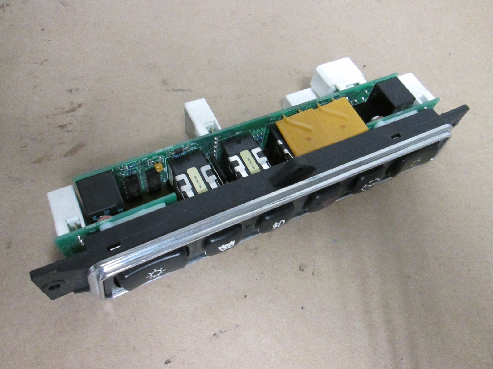 BENTLEY ARNAGE -- HAZARD SWITCH PANEL # 04991114