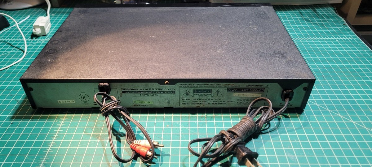 AKAI CD-A305 CD Player Single Disc Compact Disc. No Remote