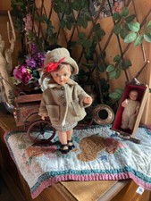 ensemble neuf e jupe + veste  + chapeaux plume  mode et travaux marie francoi ??