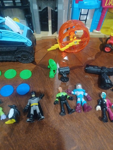 Fisher Price Imaginext Batcave DC Gotham Super Hero Daily Planet Figures - Picture 5 of 8