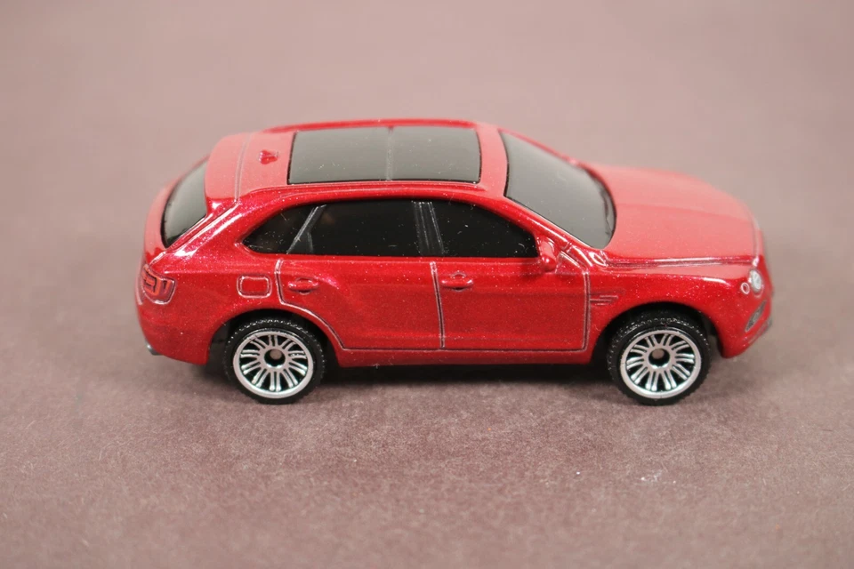 Pintura granate metálica clásica Matchbox '18 Bentley Bentayga LQQK Foto 3 de 4