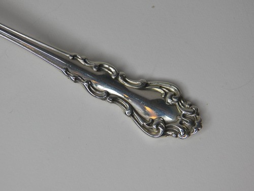 REED & BARTON SPANISH BAROQUE STERLING SILVER SALAD FORK 6 3/8" NO MONOGRAM - Picture 2 of 4
