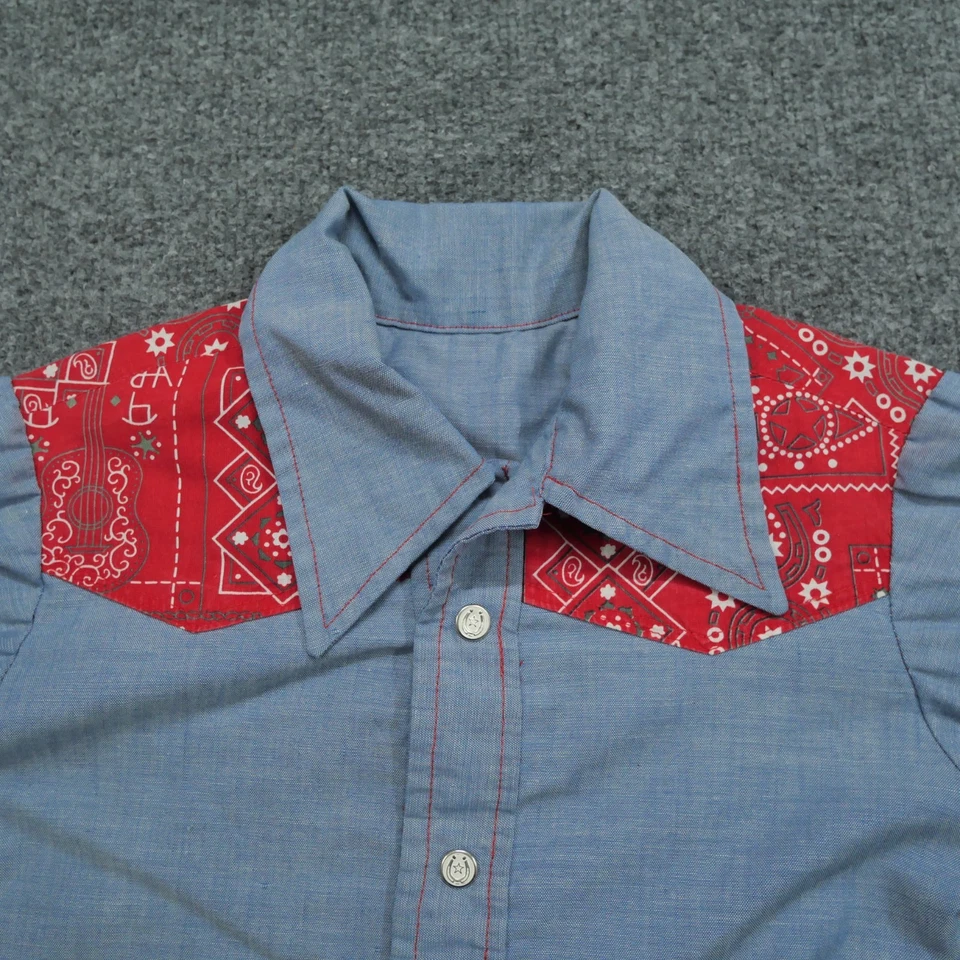 Camisa Vintage Hecha a Mano Perla A Presión Juvenil Pequeña Mediana Azul Chambray Bandana Años 70 Foto 2 de 4