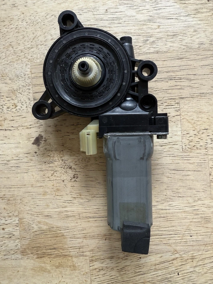 Power Window Regulator Motor.  411231fl-8851. 2011-2016 Hyundai Elantra. - Image 2 of 4