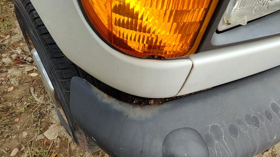 05 FORD VAN E250 Front Bumper Assy. (No Shipping) - Image 4 of 4