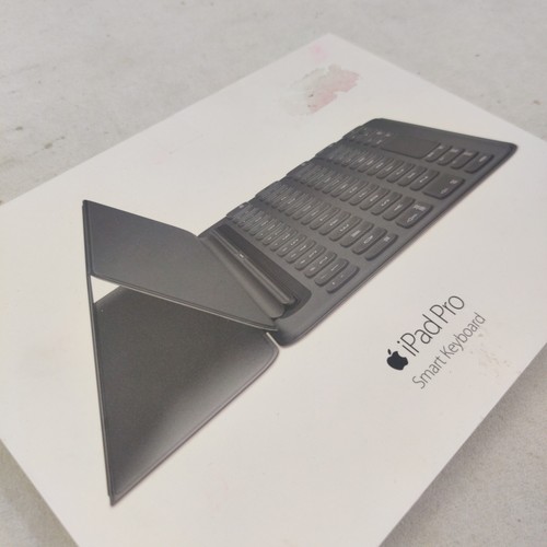 Apple Smart Keyboard Folio Cover Custodia per iPad Pro 9.7" 1a/2a Generazione (MM2L2AM/A) - Foto 2 di 9