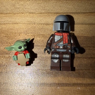 LEGO Star Wars Christmas Sweater Din Djarin & Grogu Minifigure Scarf Mandalorian