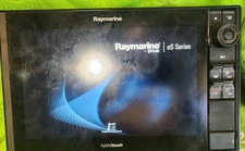 Raymarine eS127 E70284 with built in sounder & GPS