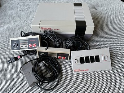 Nintendo NES Konsole + 2 Controller + 4-Spieler Adapter + Antennenkabel Getestet