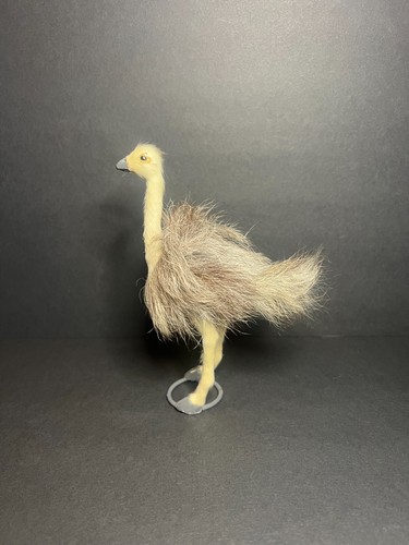 Vintage MCM Rare Real Fur Ostrich Bird Figure Collectible w/ Glass Eyes 6" - Imagen 4 de 7