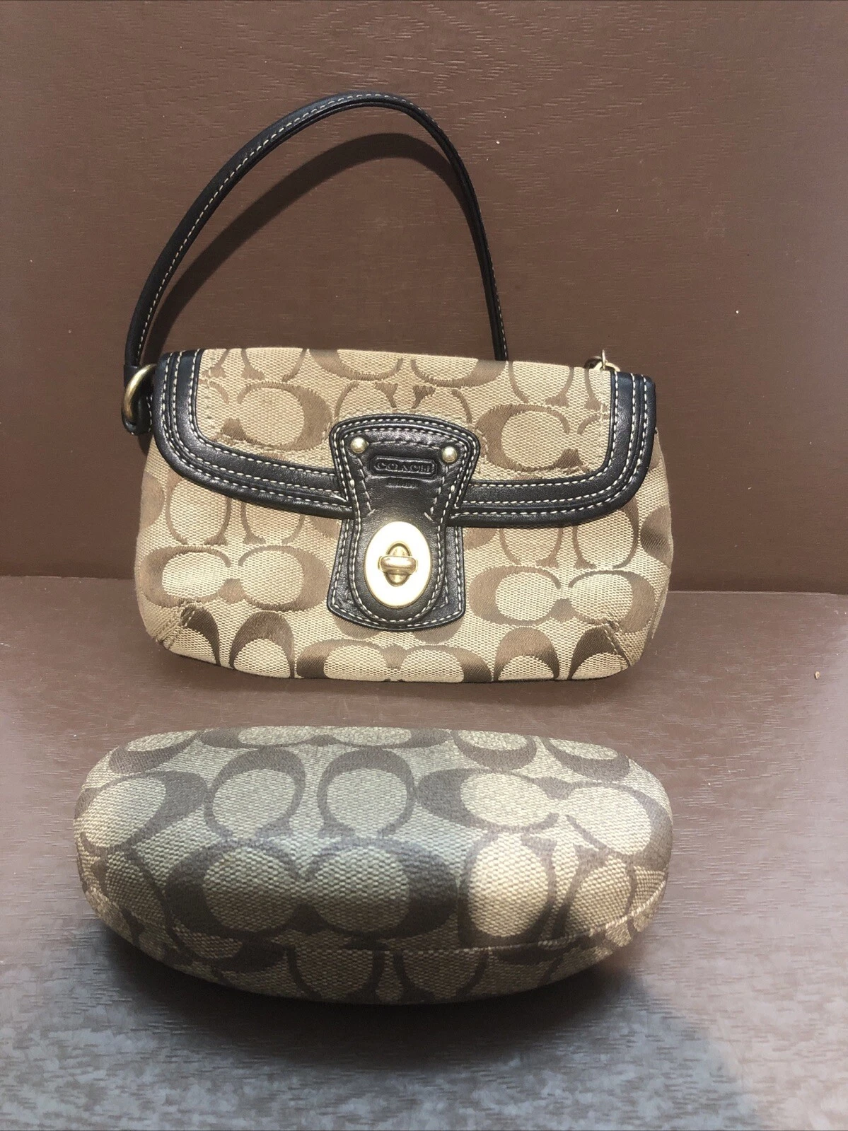 Borsa Coach Sm e custodia per occhiali da sole