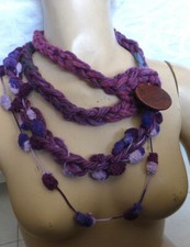 Collier Fait Main Laine Au Crochet Violet Doux Fils En Bois Bouton De Artiste