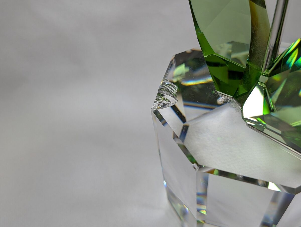 Swarovski Large sunflower 835636. Retired Piece ! Has flaws Swarovski Large sunflower 835636. Retired Piece ! Has flaws