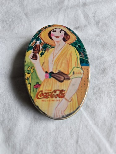 VINTAGE 1981 COCA COLA HANDY SEWING KIT TIN CONTAINER W/Contents # HH
