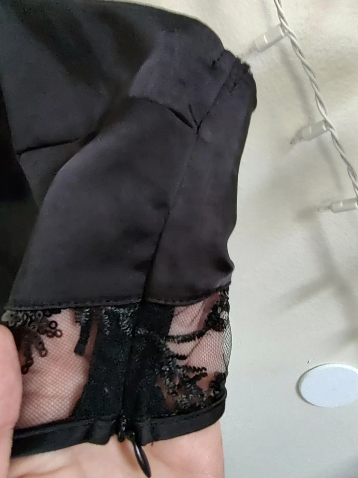 Top Bralet Y2K Negro Satén Y Encaje Correa Espagueti Talla M Forever 21 Whimsigoth Foto 3 de 4