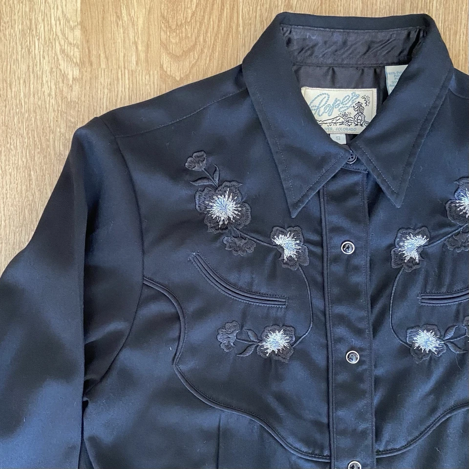 Camisa occidental Roper para mujer bordada negra perla a presión manga larga talla pequeña Foto 2 de 4