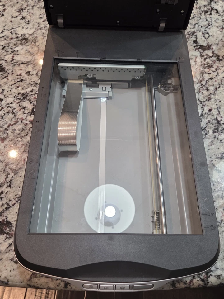 Epson Perfection 4490 Photo Flatbed Scanner - Model J192A UNIT ONLY NO CABLES - Image 2 of 4