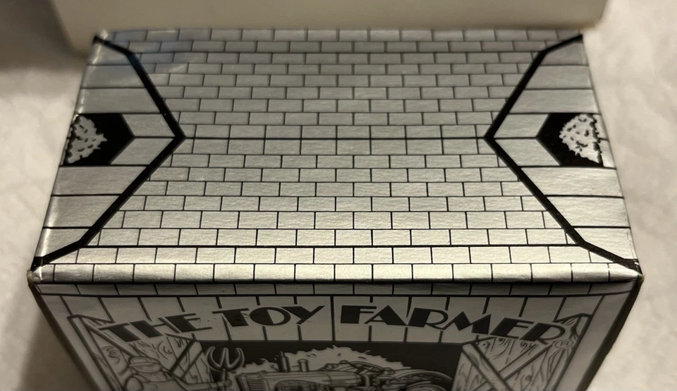 ERTL SCALE MASSEY-HARRIS 55 DIESEL TRACTOR 1992 NATIONAL FARM TOY SHOW 1/43 - Image 3 of 4