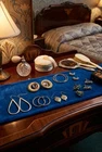 Vintage costume jewelry, lot of 8 pairs of earrings. (NEL1089).