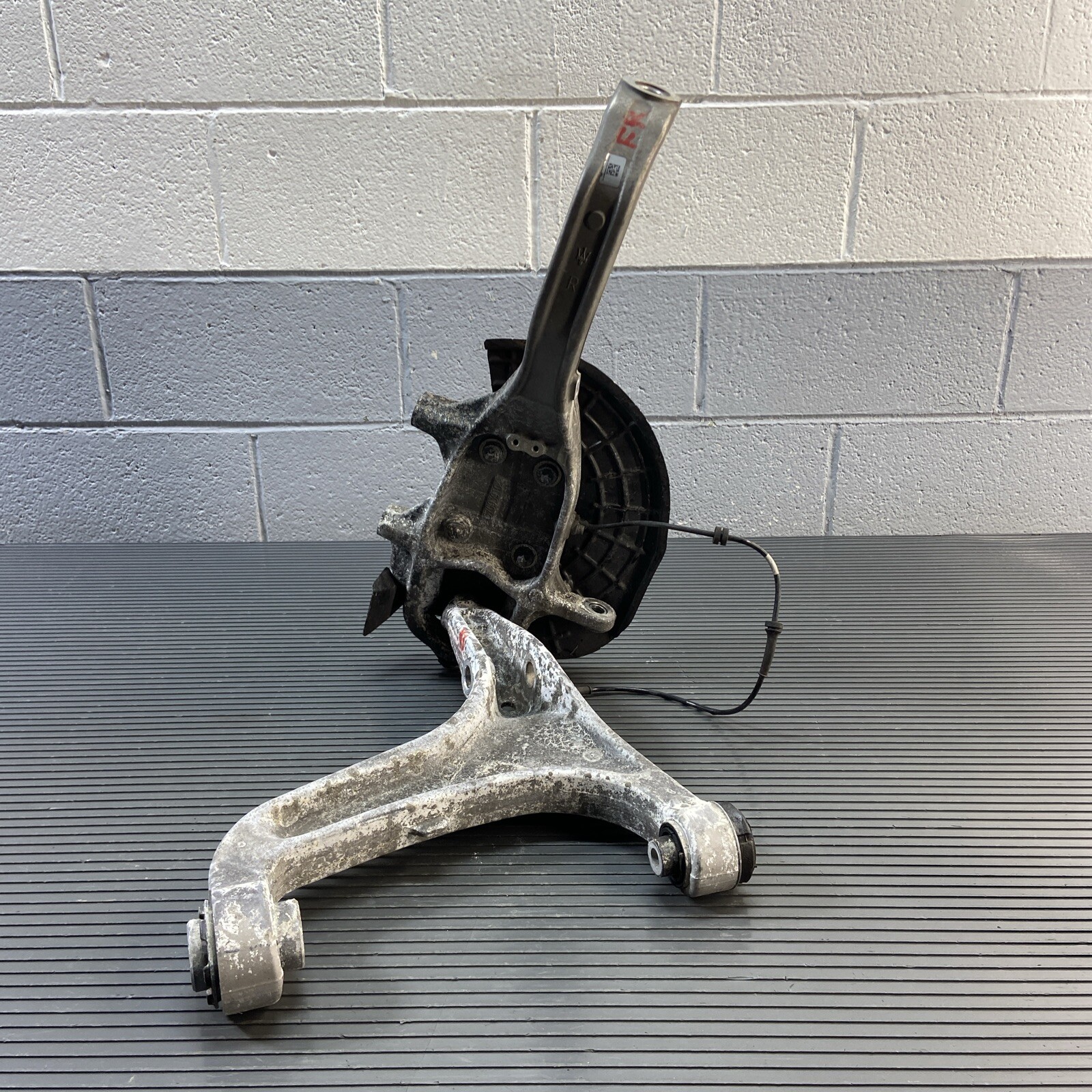 2017-2023 Maserati Ghibli M157 RWD Front Right Spindle Knuckle 57k Mil OEM