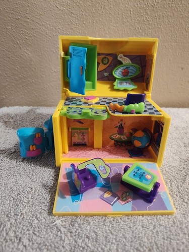 Set da gioco vintage Pound Puppies Hideaway POUND JUNGLE CRAZY CLASSROOM nuovo/aperto - Foto 8 di 10