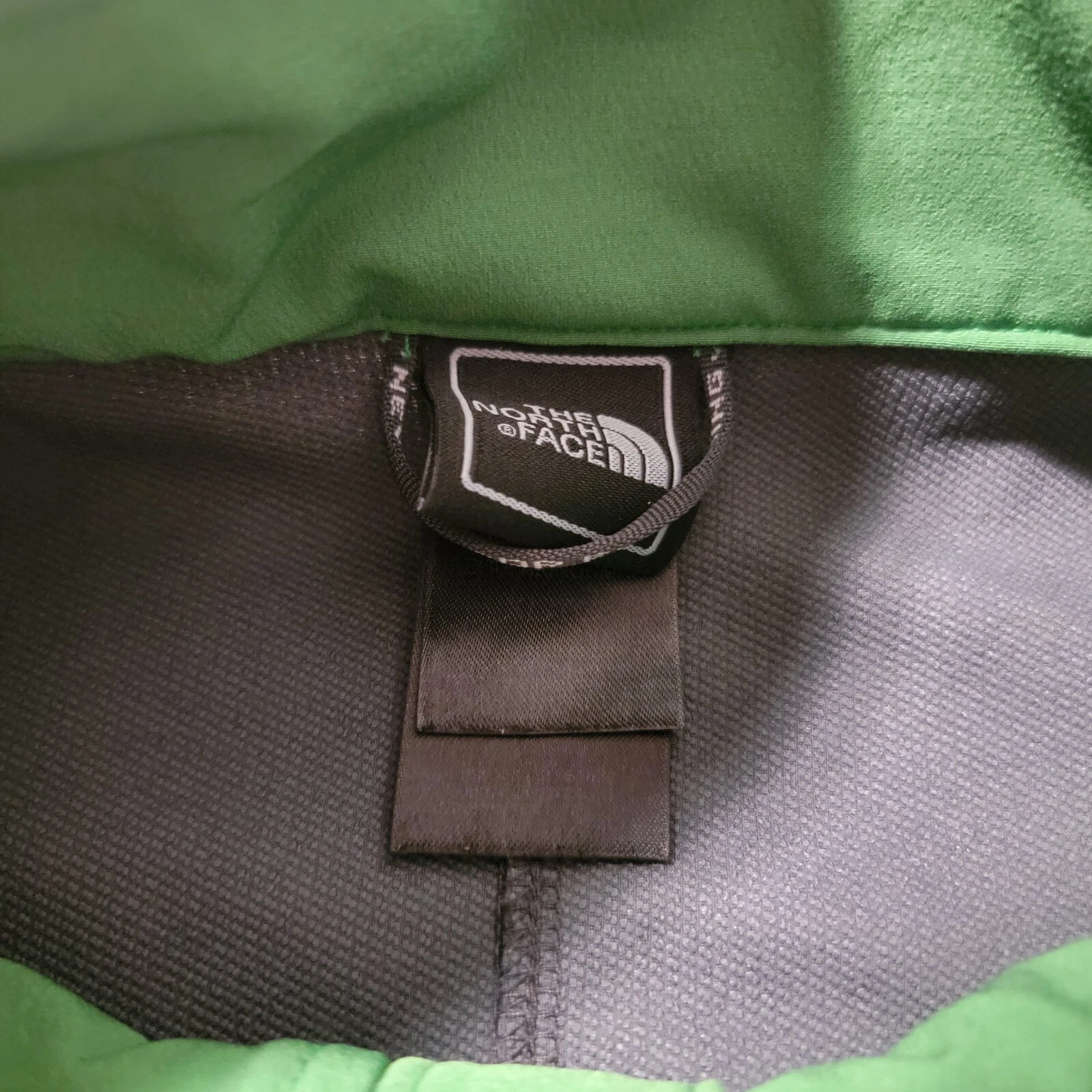 north-face apex outdoor windbreaker jacket