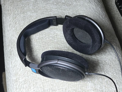 Sennheiser HD600 Open-Back Wired Headphones with Extra Cable, Box
