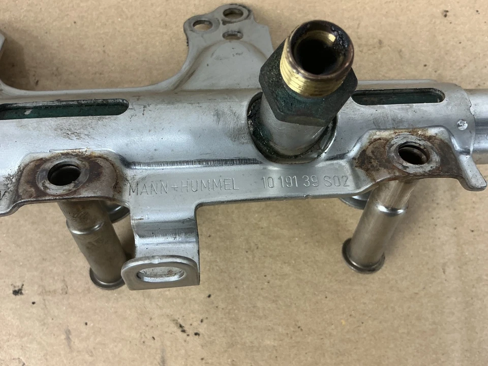 Audi A4 Premium 2008-2012 2,0 L carril inyector de combustible 06J133317M OEM Foto 4 de 4