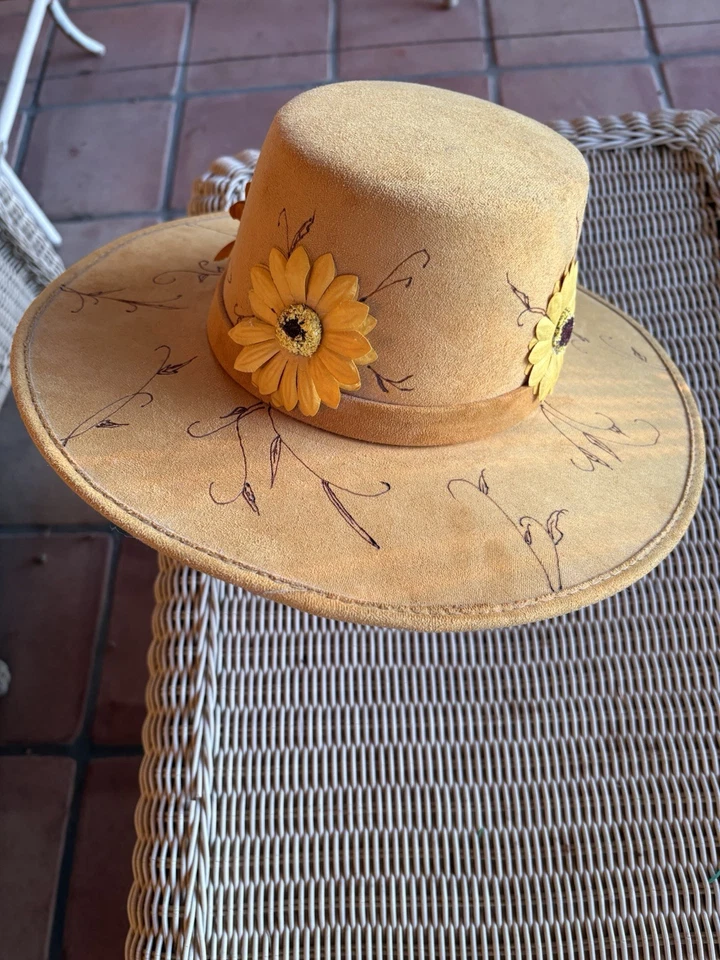 Sombrero Bolero Español, Cuero Gamuza, Hecho en México, Girasol, Diseño Hecho a Mano Foto 2 de 4