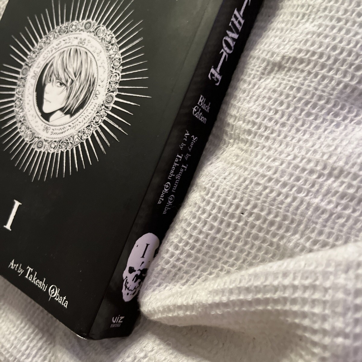 Death Note™ Black Edition Vol. 1 & 2 Collectable Book! LIGHT, RYUK