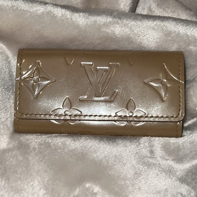 Authentic Louis Vuitton  4 ring key holder- Tan Vernis EUC!! *See Description*