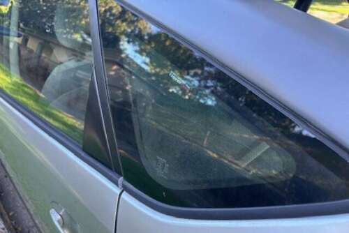 Genuine SNAPSHADES Port Window Shades for Toyota Prius 2nd Gen (XW20; 2003-2009) - Picture 3 of 3
