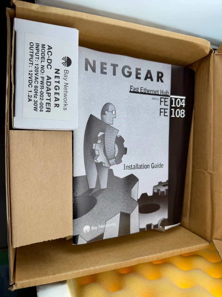 Refurbished New in Box Netgear FE104NAR Netgear Fast Ethernet Hub - Image 4 of 4