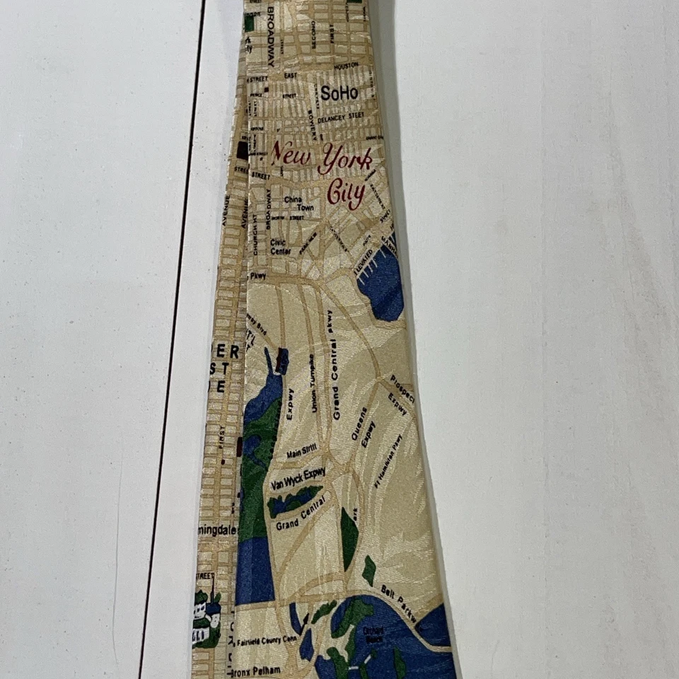 Vintage 100 % Silk NYC MAP  Mens Neck Tie - Image 3 of 3
