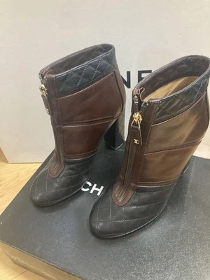 CHANEL Bottines Bottes À Talon Matelassées Femme Marron Noir Taille 37 1/2 - Photo 1/4