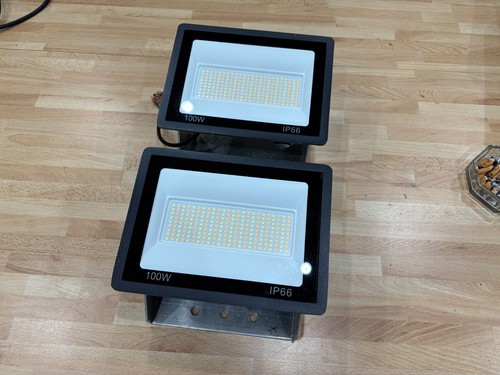 Led Scheinwerfer Kaltweiss  2stk je 100W