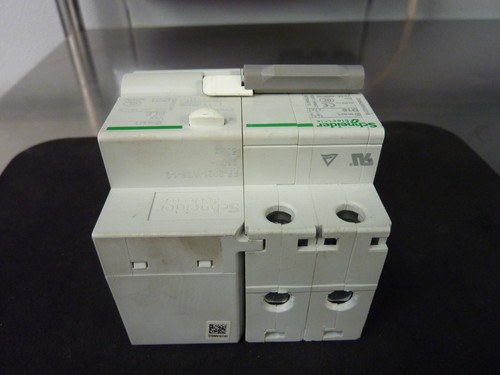 Juego de disyuntores Schneider Electric D16 415V 10kA con Vigi ELE 30mA (30805) - Imagen 7 de 9