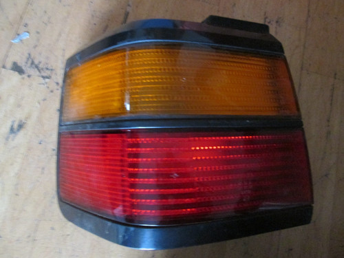 VW Passat 35i Stufenheck Rücklicht Rückleuchte Links 857945111