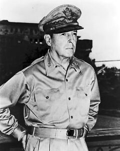 General Douglas MacArthur beachhead Leyte Island 8"x 10 World War II 2 Photo 450 